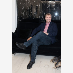 Beauty point επωνύμων το κορυφαίο κέντρο ομορφιάς “Hollywood Clinic” στην καρδιά της Θεσσαλονίκης.