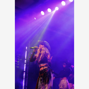 Λένια Ραζή: Η πρώτη λαμπερή live εμφάνιση μετά την περιπέτεια της υγείας της!