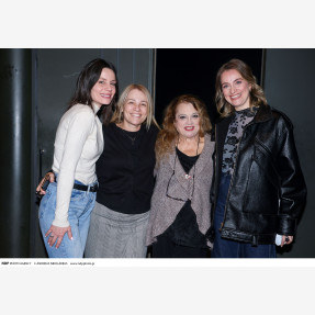 "Μαύρη Γαλότσα" της Βάσιας Αργέντη, μια κωμωδία για όλη την οικογένεια με τους: Ελένη Καστάνη, Μέμο Μπεγνή και Αντιγόνη Νάκα