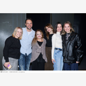 "Μαύρη Γαλότσα" της Βάσιας Αργέντη, μια κωμωδία για όλη την οικογένεια με τους: Ελένη Καστάνη, Μέμο Μπεγνή και Αντιγόνη Νάκα