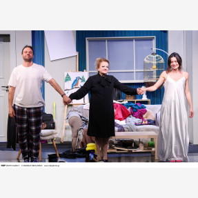 "Μαύρη Γαλότσα" της Βάσιας Αργέντη, μια κωμωδία για όλη την οικογένεια με τους: Ελένη Καστάνη, Μέμο Μπεγνή και Αντιγόνη Νάκα