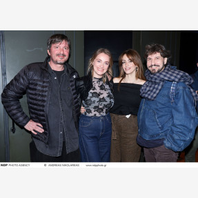 "Μαύρη Γαλότσα" της Βάσιας Αργέντη, μια κωμωδία για όλη την οικογένεια με τους: Ελένη Καστάνη, Μέμο Μπεγνή και Αντιγόνη Νάκα