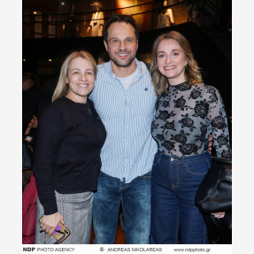 "Μαύρη Γαλότσα" της Βάσιας Αργέντη, μια κωμωδία για όλη την οικογένεια με τους: Ελένη Καστάνη, Μέμο Μπεγνή και Αντιγόνη Νάκα