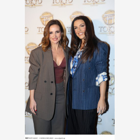 Με μία μεγάλη “αγκαλιά” υποδέχθηκε η αγαπημένη Ιουλία Καλλιμάνη στη λαμπερή charity βραδιά, που διοργάνωσε για τη στήριξη των “ΔΥΑΜΕΑ”, “ΚΕΕΠΕΑ Ορίζοντες”, “ΚΕΑΤ” & “Όλοι Εμείς”, μέλη και τις οικογένειες τους στο “Tokyo Theater Athens”!