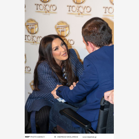 Με μία μεγάλη “αγκαλιά” υποδέχθηκε η αγαπημένη Ιουλία Καλλιμάνη στη λαμπερή charity βραδιά, που διοργάνωσε για τη στήριξη των “ΔΥΑΜΕΑ”, “ΚΕΕΠΕΑ Ορίζοντες”, “ΚΕΑΤ” & “Όλοι Εμείς”, μέλη και τις οικογένειες τους στο “Tokyo Theater Athens”!