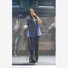 Με μία μεγάλη “αγκαλιά” υποδέχθηκε η αγαπημένη Ιουλία Καλλιμάνη στη λαμπερή charity βραδιά, που διοργάνωσε για τη στήριξη των “ΔΥΑΜΕΑ”, “ΚΕΕΠΕΑ Ορίζοντες”, “ΚΕΑΤ” & “Όλοι Εμείς”, μέλη και τις οικογένειες τους στο “Tokyo Theater Athens”!