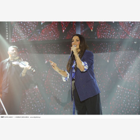 Με μία μεγάλη “αγκαλιά” υποδέχθηκε η αγαπημένη Ιουλία Καλλιμάνη στη λαμπερή charity βραδιά, που διοργάνωσε για τη στήριξη των “ΔΥΑΜΕΑ”, “ΚΕΕΠΕΑ Ορίζοντες”, “ΚΕΑΤ” & “Όλοι Εμείς”, μέλη και τις οικογένειες τους στο “Tokyo Theater Athens”!