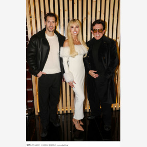 Με μία μεγάλη “αγκαλιά” υποδέχθηκε η αγαπημένη Ιουλία Καλλιμάνη στη λαμπερή charity βραδιά, που διοργάνωσε για τη στήριξη των “ΔΥΑΜΕΑ”, “ΚΕΕΠΕΑ Ορίζοντες”, “ΚΕΑΤ” & “Όλοι Εμείς”, μέλη και τις οικογένειες τους στο “Tokyo Theater Athens”!