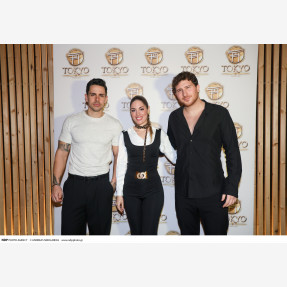 Με μία μεγάλη “αγκαλιά” υποδέχθηκε η αγαπημένη Ιουλία Καλλιμάνη στη λαμπερή charity βραδιά, που διοργάνωσε για τη στήριξη των “ΔΥΑΜΕΑ”, “ΚΕΕΠΕΑ Ορίζοντες”, “ΚΕΑΤ” & “Όλοι Εμείς”, μέλη και τις οικογένειες τους στο “Tokyo Theater Athens”!