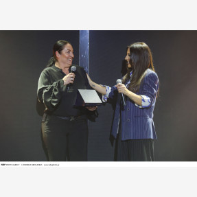 Με μία μεγάλη “αγκαλιά” υποδέχθηκε η αγαπημένη Ιουλία Καλλιμάνη στη λαμπερή charity βραδιά, που διοργάνωσε για τη στήριξη των “ΔΥΑΜΕΑ”, “ΚΕΕΠΕΑ Ορίζοντες”, “ΚΕΑΤ” & “Όλοι Εμείς”, μέλη και τις οικογένειες τους στο “Tokyo Theater Athens”!