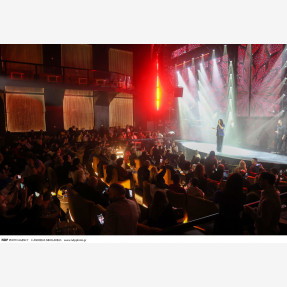 Με μία μεγάλη “αγκαλιά” υποδέχθηκε η αγαπημένη Ιουλία Καλλιμάνη στη λαμπερή charity βραδιά, που διοργάνωσε για τη στήριξη των “ΔΥΑΜΕΑ”, “ΚΕΕΠΕΑ Ορίζοντες”, “ΚΕΑΤ” & “Όλοι Εμείς”, μέλη και τις οικογένειες τους στο “Tokyo Theater Athens”!