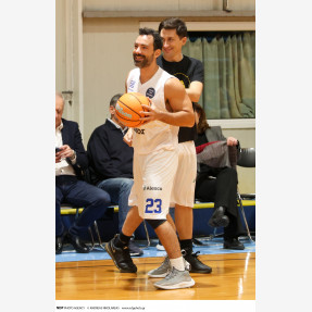 Κλειστό γήπεδο Ψυχικού "Δημήτρης Χουλιαράκης".Φιλανθρωπικός αγώνας Μπάσκετ