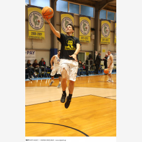 Κλειστό γήπεδο Ψυχικού "Δημήτρης Χουλιαράκης".Φιλανθρωπικός αγώνας Μπάσκετ