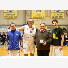 Κλειστό γήπεδο Ψυχικού "Δημήτρης Χουλιαράκης".Φιλανθρωπικός αγώνας Μπάσκετ