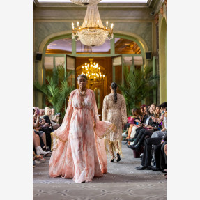 Λαμπερό Fashion Show του αγαπημένου brand “MYA Collection” της Δήμητρας Νίκα, στo πλαίσιo του Paris Fashion Week στο “La Galerie Bourbon”!