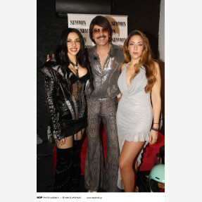 Grand Premiere Night για το «Simion» με τον εντυπωσιακό performer Τόνι Σφήνο, εγκαινιάζοντας τις πιο δυνατές Κυριακές του Πειραιά!