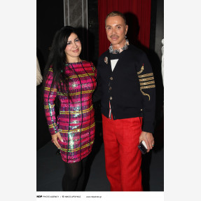 Grand Premiere Night για το «Simion» με τον εντυπωσιακό performer Τόνι Σφήνο, εγκαινιάζοντας τις πιο δυνατές Κυριακές του Πειραιά!