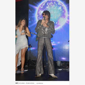 Grand Premiere Night για το «Simion» με τον εντυπωσιακό performer Τόνι Σφήνο, εγκαινιάζοντας τις πιο δυνατές Κυριακές του Πειραιά!