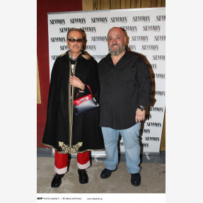 Grand Premiere Night για το «Simion» με τον εντυπωσιακό performer Τόνι Σφήνο, εγκαινιάζοντας τις πιο δυνατές Κυριακές του Πειραιά!