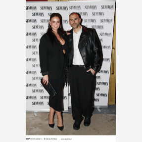 Grand Premiere Night για το «Simion» με τον εντυπωσιακό performer Τόνι Σφήνο, εγκαινιάζοντας τις πιο δυνατές Κυριακές του Πειραιά!