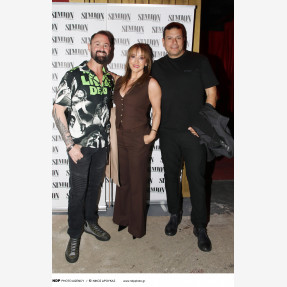 Grand Premiere Night για το «Simion» με τον εντυπωσιακό performer Τόνι Σφήνο, εγκαινιάζοντας τις πιο δυνατές Κυριακές του Πειραιά!