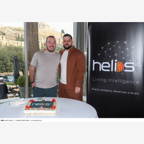 Helios Brain: Η νέα εποχή της Ζωντανής Νοημοσύνης ξεκίνησε επίσημα στην εκδήλωση κοπής πίτας της εταιρείας στο εμβληματικό “Dionysos Zonar’s” με φόντο την Ακρόπολη