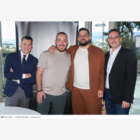 Helios Brain: Η νέα εποχή της Ζωντανής Νοημοσύνης ξεκίνησε επίσημα στην εκδήλωση κοπής πίτας της εταιρείας στο εμβληματικό “Dionysos Zonar’s” με φόντο την Ακρόπολη