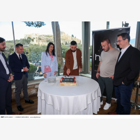 Helios Brain: Η νέα εποχή της Ζωντανής Νοημοσύνης ξεκίνησε επίσημα στην εκδήλωση κοπής πίτας της εταιρείας στο εμβληματικό “Dionysos Zonar’s” με φόντο την Ακρόπολη