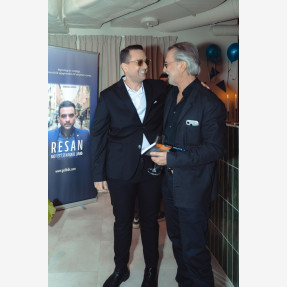 Το πολυσυζητημένο βιβλίο «Ένα ταξίδι αυτοενδυνάμωσης» του Έλληνα Ομογενή Γιώργου Γουλτίδη, που ήρθε να αλλάξει το mindset μιας ολόκληρης γενιάς, συνεχίζει να ταξιδεύει σε ολόκληρη την Ευρώπη.