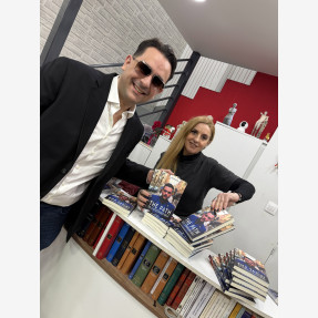 Το πολυσυζητημένο βιβλίο «Ένα ταξίδι αυτοενδυνάμωσης» του Έλληνα Ομογενή Γιώργου Γουλτίδη, που ήρθε να αλλάξει το mindset μιας ολόκληρης γενιάς, συνεχίζει να ταξιδεύει σε ολόκληρη την Ευρώπη.