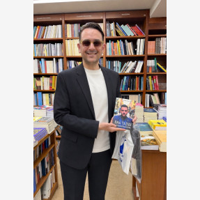 Το πολυσυζητημένο βιβλίο «Ένα ταξίδι αυτοενδυνάμωσης» του Έλληνα Ομογενή Γιώργου Γουλτίδη, που ήρθε να αλλάξει το mindset μιας ολόκληρης γενιάς, συνεχίζει να ταξιδεύει σε ολόκληρη την Ευρώπη.