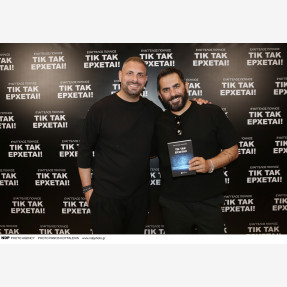 “ΤΙΚ ΤΑΚ ΕΡΧΕΤΑΙ!”: Με απόλυτη επιτυχία πραγματοποιήθηκε η παρουσίαση του νέου βιβλίου του Ευάγγελου Πούλιου από τις Εκδόσεις “Πεδίο” στην κατάμεστη αίθουσα του Ωδείου Αθηνών!