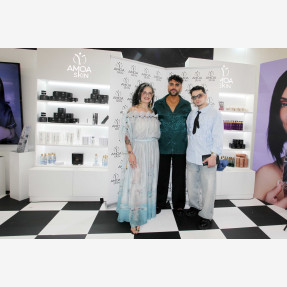 Meeting point επωνύμων και beauty aficionados το corner της “Amoa Skin”, που εντυπωσίασε στο πλαίσιο της 11ης έκθεσης “Beauty Macedonia” στην καρδιά της Θεσσαλονίκης!