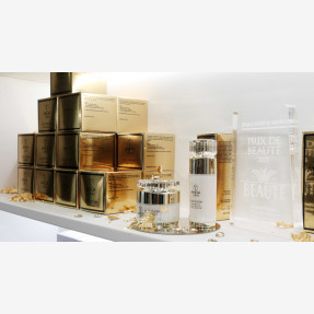 Meeting point επωνύμων και beauty aficionados το corner της “Amoa Skin”, που εντυπωσίασε στο πλαίσιο της 11ης έκθεσης “Beauty Macedonia” στην καρδιά της Θεσσαλονίκης!