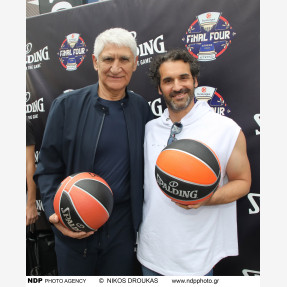 Ήταν όλοι εκεί για το μοναδικό EuroLeague Experience! Το international brand “Spalding”, στο πλαίσιο του  Final Four, υποδέχτηκε διακεκριμένες παρουσίες απο τον χώρο του αθλητισμού και όχι μόνο, στο Fan Zone στο Ζάππειο!