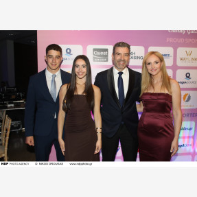 Λαμπερό Charity Gala Dinner από την κοινωνική οργάνωση «Είμαστε Ένα», για τη στήριξη του Γενικού Νοσοκομείου Παίδων “Η Αγία Σοφία”, υπό την αιγίδα του Υπουργείου Κοινωνικής Συνοχής και Οικογένειας και με τη στήριξη και αρωγή του Υπουργείου Υγείας, στο Εθνικό Μουσείο Φυσικής Ιστορίας “Γουλανδρή”.