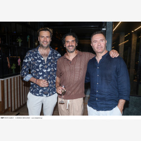 “Papagalos Athens”: Λαμπερά εγκαίνια για το νέο hotspot της Γλυφάδας που φέρνει τη σύγχρονη ελληνική κουζίνα στο επίκεντρο!