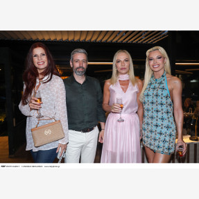 “Papagalos Athens”: Λαμπερά εγκαίνια για το νέο hotspot της Γλυφάδας που φέρνει τη σύγχρονη ελληνική κουζίνα στο επίκεντρο!