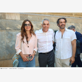 Με φόντο την Παλαιά Βουλή, πλήθος πολιτών και γνωστές προσωπικότητες συμμετείχαν σε έναν “διάλογο για την Αθήνα”, που διοργάνωσε με μεγάλη επιτυχία ο Χρήστος Τεντόμας, Αντιπρόεδρος του Δημοτικού συμβουλίου.