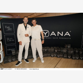 Η “KYANA”, που συμπληρώνει φέτος 20 χρόνια στήριξης της ελληνικής κομμωτικής τέχνης, εντυπωσίασε στην 10η Επετειακή Τελετή Απονομής των “Hair Awards Estetica Hellas” στο Μέγαρο Μουσικής Αθηνών!