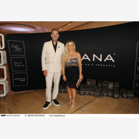 Η “KYANA”, που συμπληρώνει φέτος 20 χρόνια στήριξης της ελληνικής κομμωτικής τέχνης, εντυπωσίασε στην 10η Επετειακή Τελετή Απονομής των “Hair Awards Estetica Hellas” στο Μέγαρο Μουσικής Αθηνών!