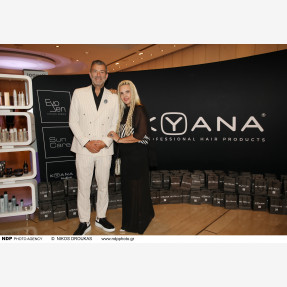 Η “KYANA”, που συμπληρώνει φέτος 20 χρόνια στήριξης της ελληνικής κομμωτικής τέχνης, εντυπωσίασε στην 10η Επετειακή Τελετή Απονομής των “Hair Awards Estetica Hellas” στο Μέγαρο Μουσικής Αθηνών!