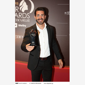 Έλαμψε στην Τελετή Απονομής των “Hair Awards 2026 by Estetica Hellas” o Κύπριος Hairdresser Γιάννης Καραολής, κατακτώντας το «Cypriot Hairdresser of the Year» Αward!