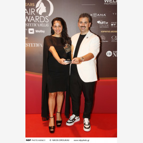 Σημαντική διάκριση για το “Roots Hair Salon” που κατέκτησε το χρυσό βραβείο “Best Hair Influencer”!