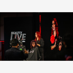 H γνωστή hairstylist, επιχειρηματίας και δημιουργός του premium salon brand “MAGIO Hair Experience” Μαρία Καμαριανάκη, κατέκτησε τα Ηνωμένα Αραβικά Εμιράτα!