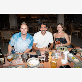 Το “MAMALO All Day Resto Bar” αποχαιρέτησε το καλοκαίρι με ένα εντυπωσιακό Full Moon Dinner Party, στην παραλία της Κινέτας!