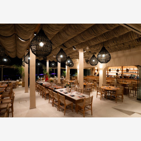 Το “MAMALO All Day Resto Bar” αποχαιρέτησε το καλοκαίρι με ένα εντυπωσιακό Full Moon Dinner Party, στην παραλία της Κινέτας!