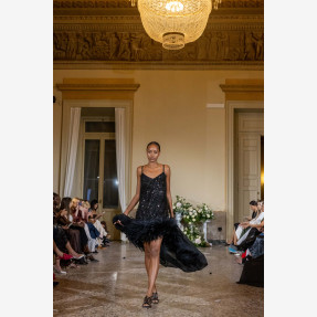 “House of Peonies FW27”: To αγαπημένο brand “MYA Collection” της Δήμητρας Νίκα κατέκτησε το Milan Fashion Week στο ιστορικό Palazzina Appiani!