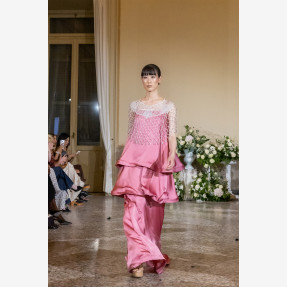 “House of Peonies FW27”: To αγαπημένο brand “MYA Collection” της Δήμητρας Νίκα κατέκτησε το Milan Fashion Week στο ιστορικό Palazzina Appiani!