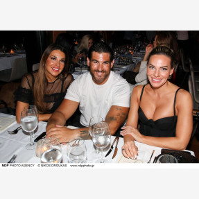Λαμπερή avant-première για το εντυπωσιακό cabaret dinner show «BIJOUX» στο ανανεωμένο Baraonda Cabaret Dinner Club!